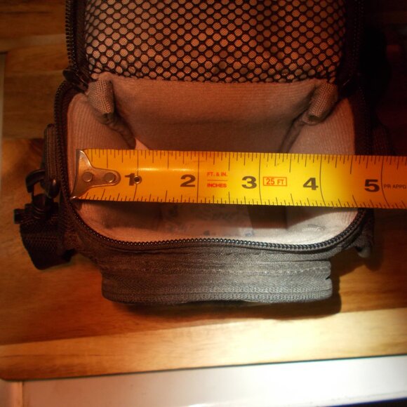 Lowepro Small Camera Bag - Picture 6 of 9
